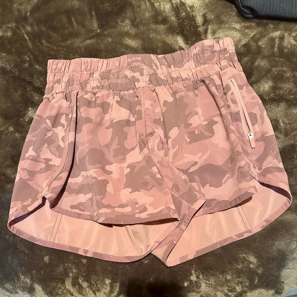 Lululemon tracker shorts never worn